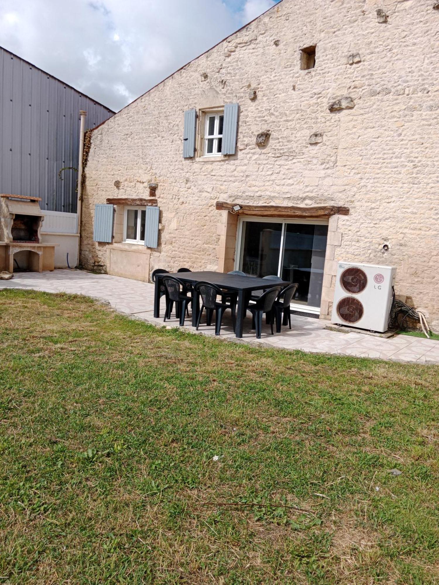 Vila La Grange Pyratelle Puyravault  Exteriér fotografie